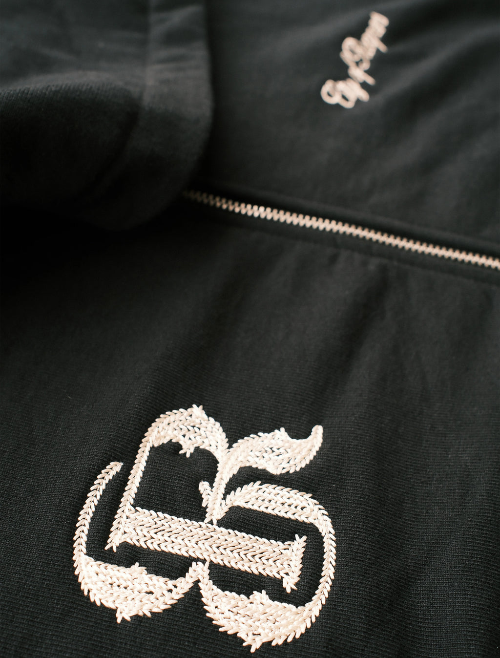 The Hooded Zip - Black